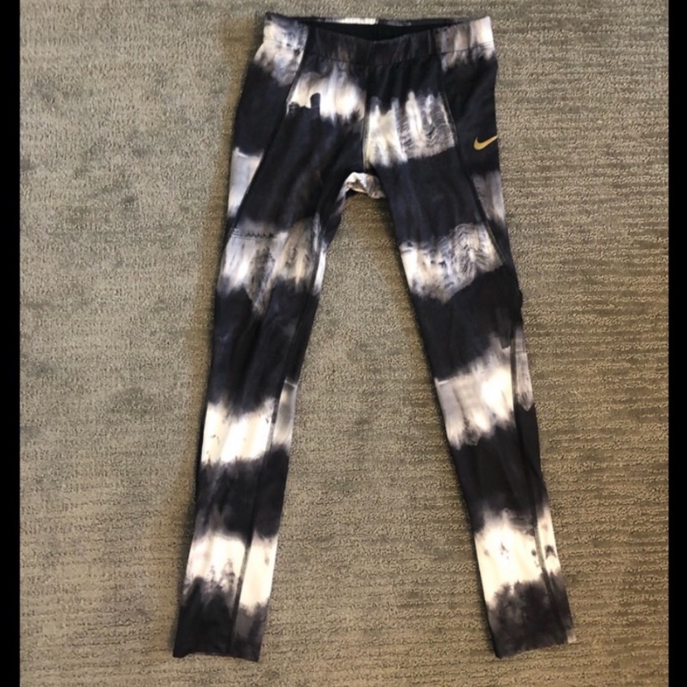 Women’s size small Nike fleece leggings